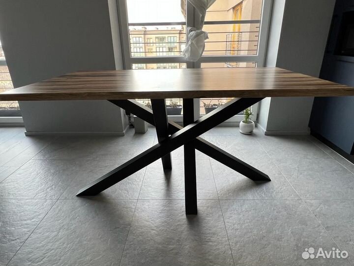 Обеденный стол в стиле loft