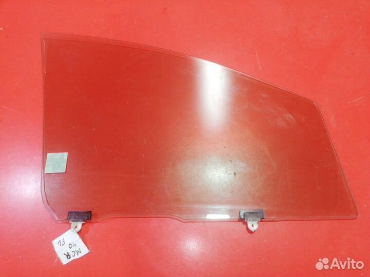 Стекло двери переднее левое Toyota Estima MCR40