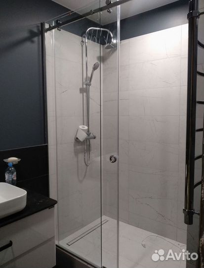 Стеклянная перегородка для душа