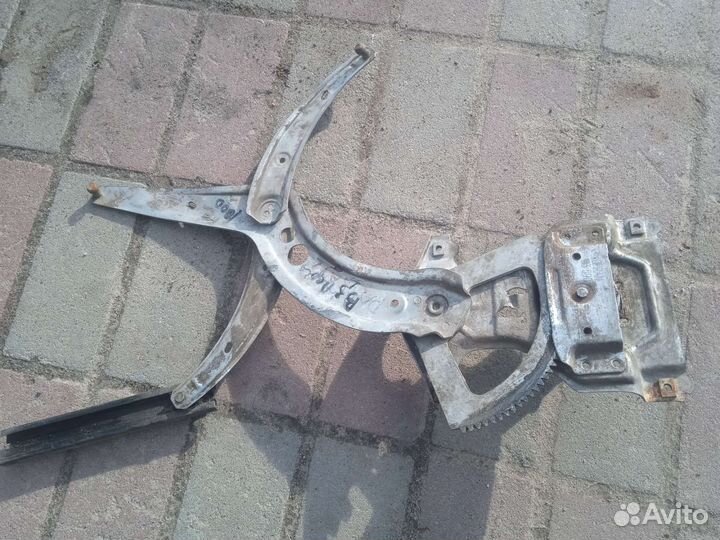 Передний стеклоподъёмник Volkswagen Passat b3