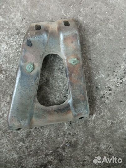 Кронштейн коллектора Mitsubishi Galant 8