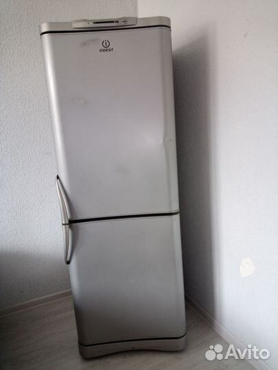 Холодильник Индезит в хорошем состоянии
