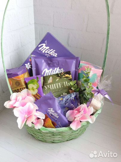 Подарочная корзина для учителя на 1 сентября