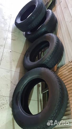 Bridgestone Blizzak DM-V1 215/65 R16