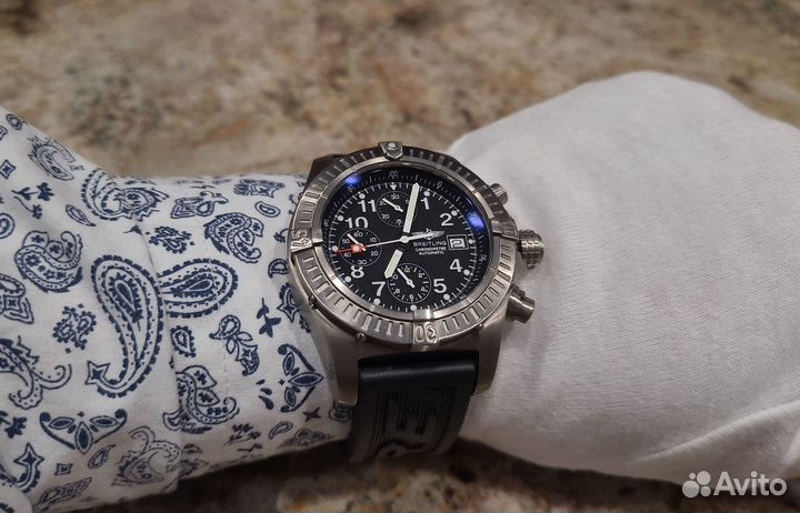 Breitling Avenger Titanium E13360 Chronometre