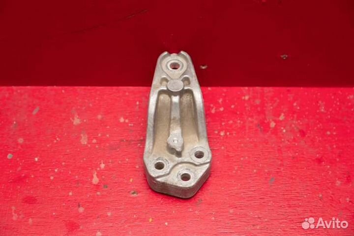 Кронштейн двигателя правый Kia Ceed 1G G4FC 1.6