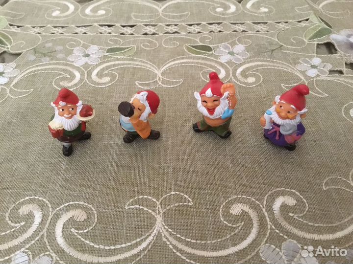 Киндер гномы