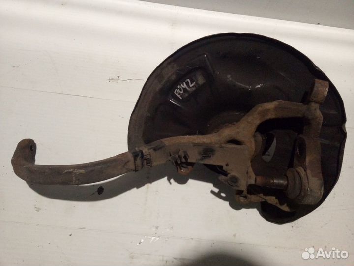 Цапфа/кулак поворотный передний левый Mercedes-Ben