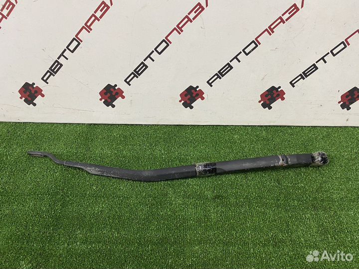 Поводок дворника правый Nissan primera p12