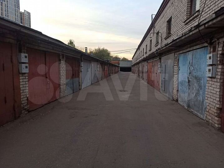 Гараж, > 30 м²