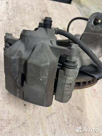 Ступица передняя левая Toyota Prius ZVW30 2ZR-FXE