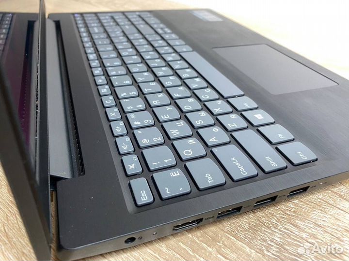 Отличный ноутбук Lenovo A6-9225/FullHD/SSD250