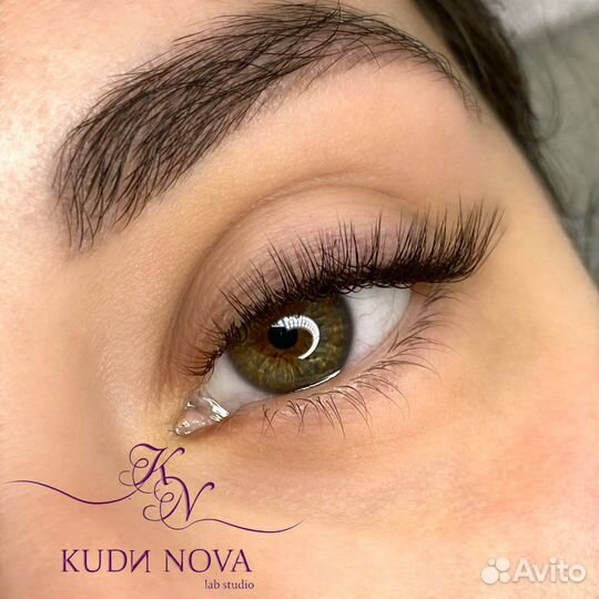 Модель на наращивание ресниц