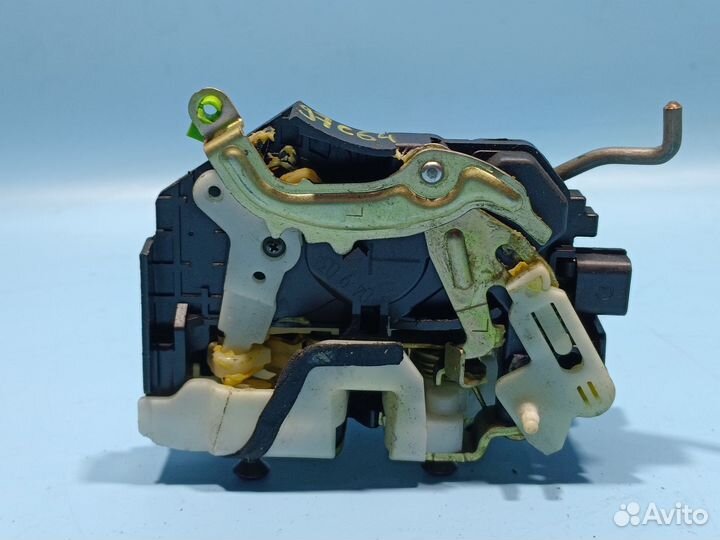 Замок двери задний левый Mitsubishi Outlander 1