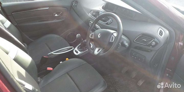 Renault Grand Scenic III 2013 г на запчасти