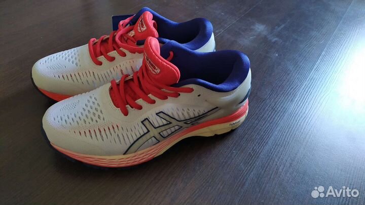 Кроссовки женские asics