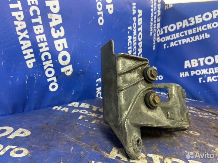 Кронштейн блока ABS. Plymouth Voyager минивен 6G72