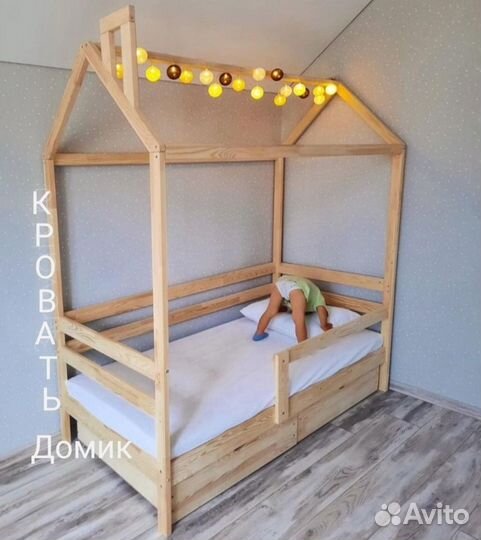 Детская кровать домик из массива