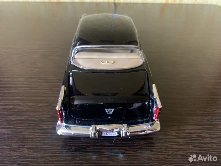 Модель автомобиля Chrysler C300 1/24