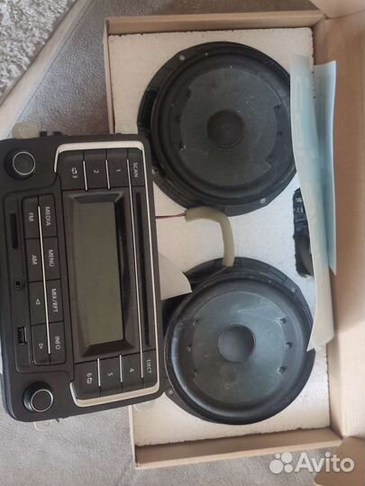 Штатная магнитола volkswagen jetta 6 с акустикой