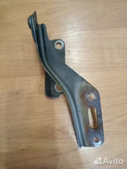 Петля капота правая Honda Accord седан R20A3 2009