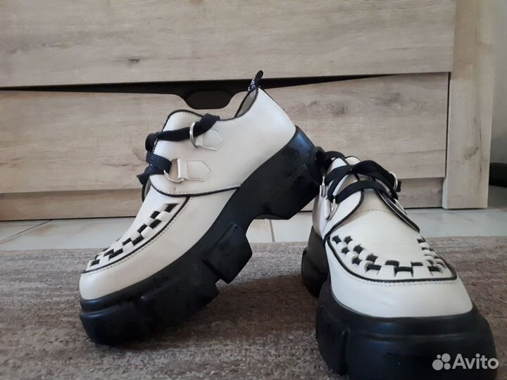 Ботинки на высокой платформе 38