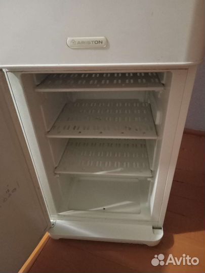 Холодильник ariston бу