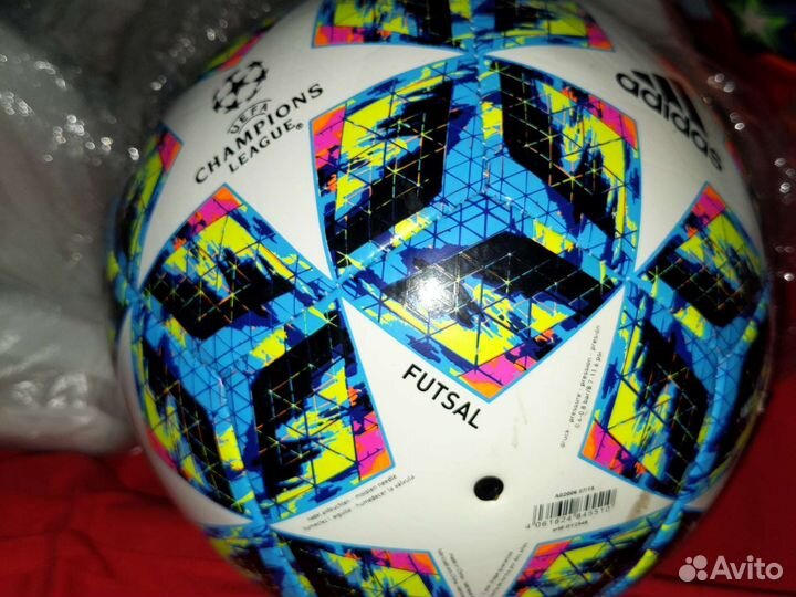 Футбольные мячи Найк, Пума, Адидас