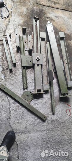 Подъемник опрокидыватель