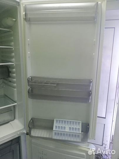 Холодильник Ariston