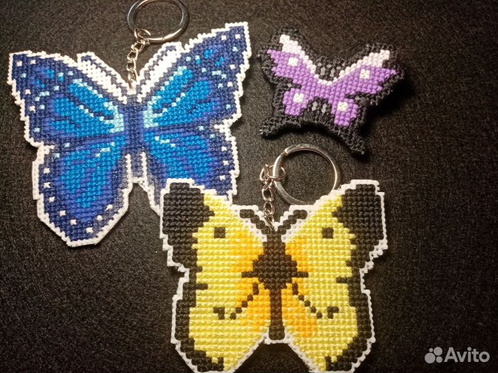 Брелоки и значки из вышивки крестом