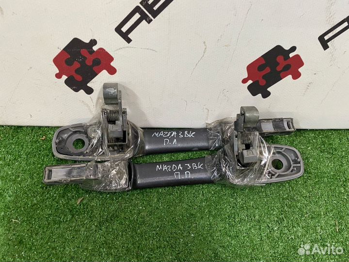 Передняя правая ручка двери наружная Mazda 3 BK