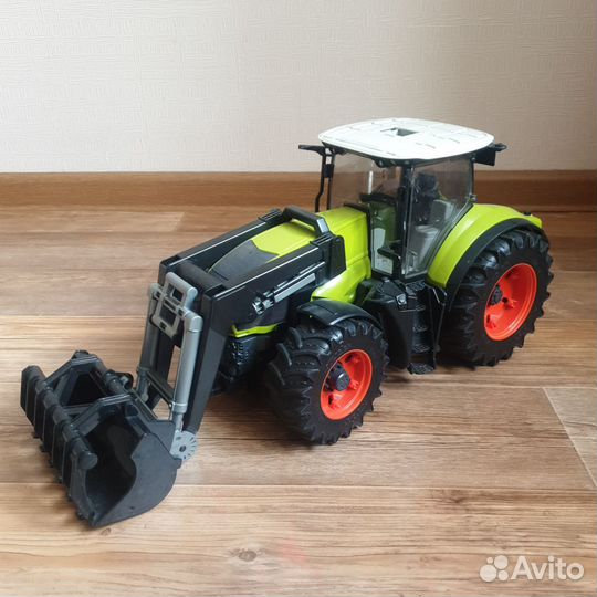 Трактор игрушка