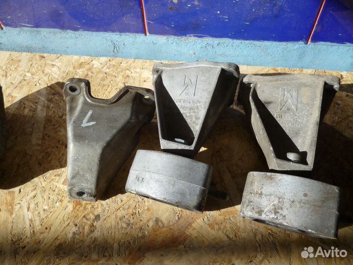 Кронштейн опоры левый коробки фольксваген ауди