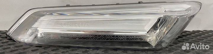 Поворотник левый Volvo FH5 84389663