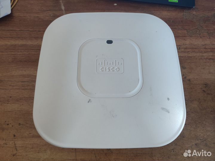 Точка доступа Wi-Fi Cisco с креплением