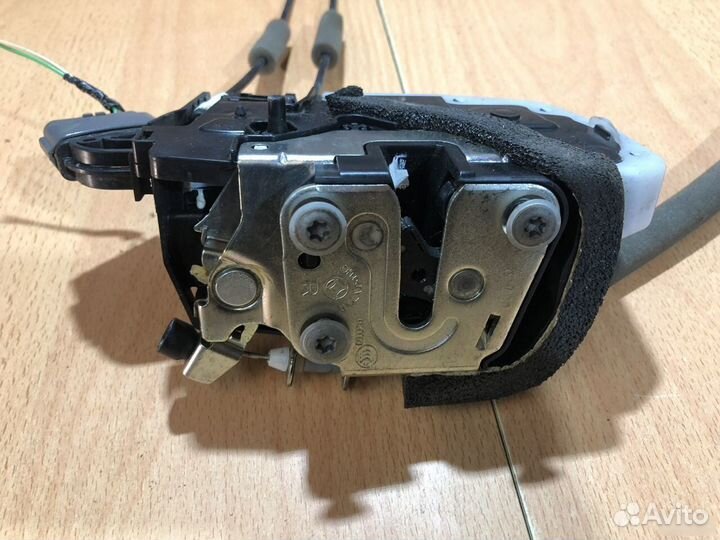 Замок задней двери Nissan Almera G15