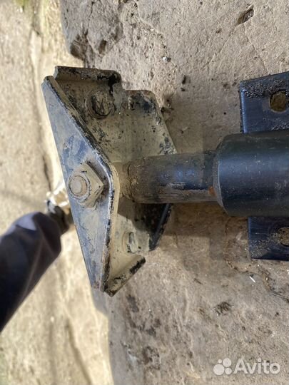 Кронштейн бампера BMW E34