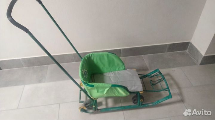 Детские санки с выдвижными колесами