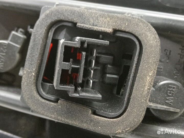 Фонарь задний левый для Fiat Punto 3 (199/310)