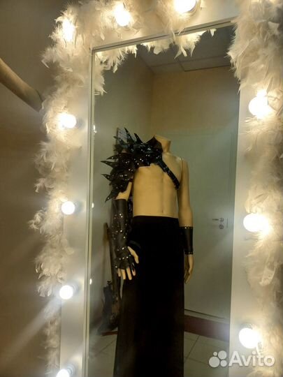 Наплечник с шипами и наручем мужской костюм