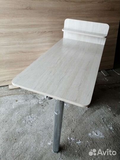 Маникюрный стол