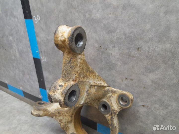 Кулак поворотный передний левый Toyota Corolla