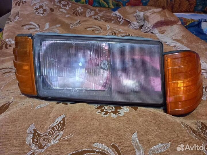 Фара правая Mercedes 190E