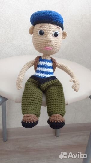 Солдат игрушка связан крючком