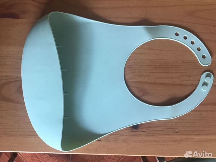 Комплект тарелок и слюнявчик