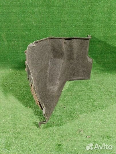 Обшивка багажника задняя правая Toyota Carina