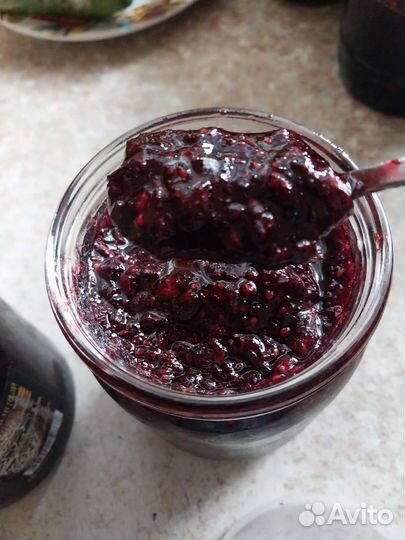 Жимолость перекрученная с сахаром