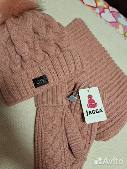 Шапка зимняя варежки и шарфик новый