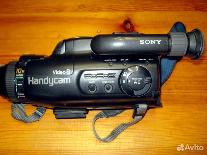 Sony Handycam Video8 CCD-FX400E в шикарном кофре